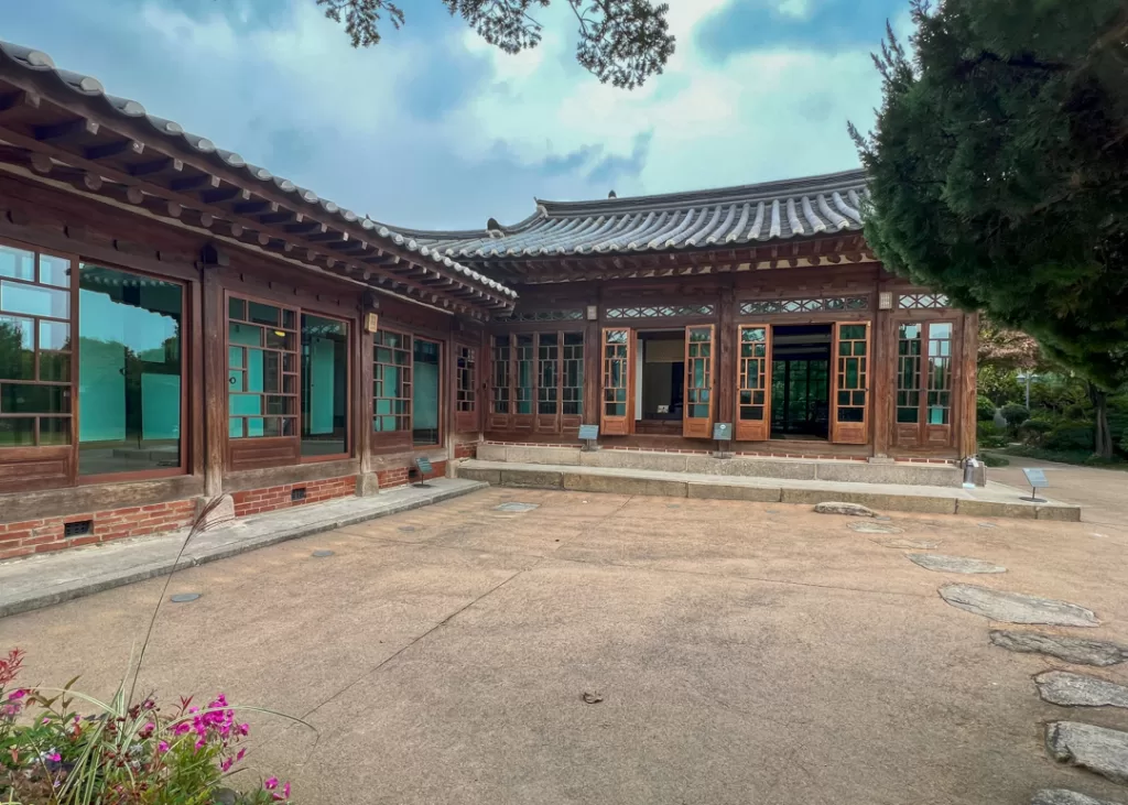 House of Baek In-je in Seoul