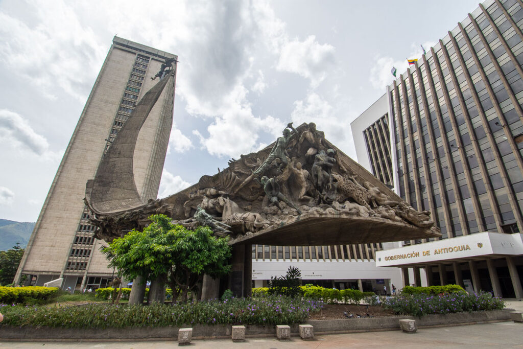 Monumento a la Raza, Medellin