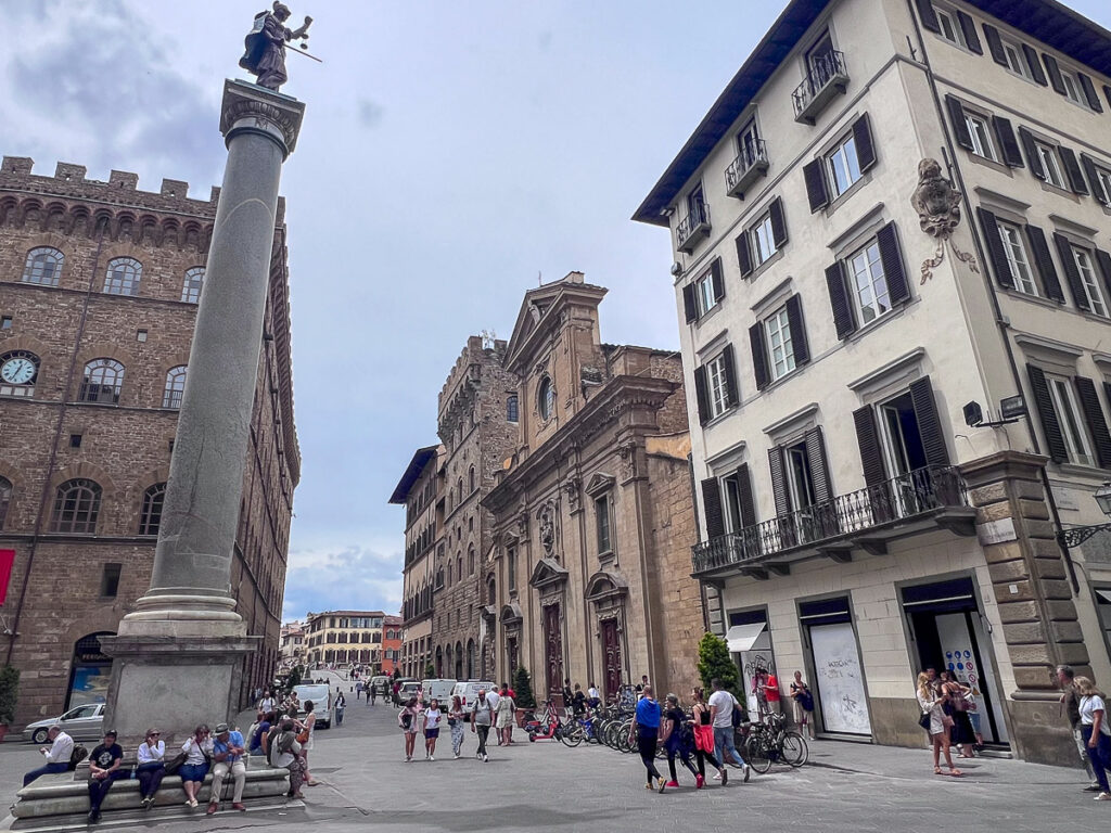 Piazza di Santa Trinita