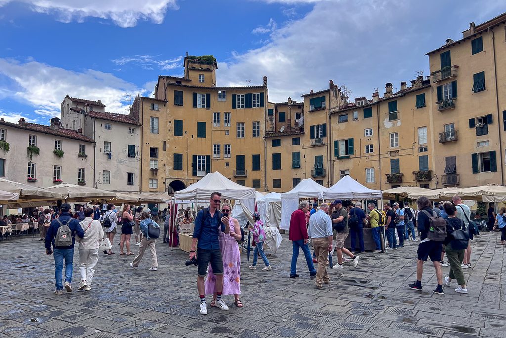 Piazza dell'Anfiteatro in Lucca